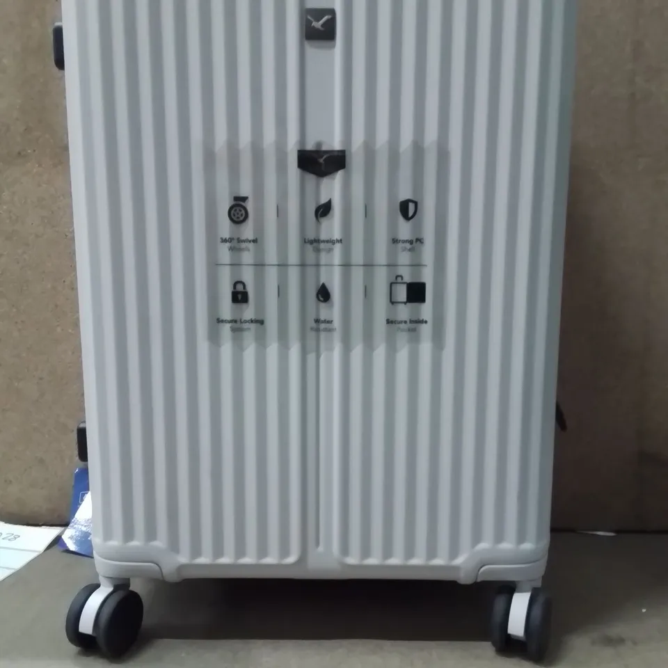 LUGG TRAVEL SUITCASE WHITE