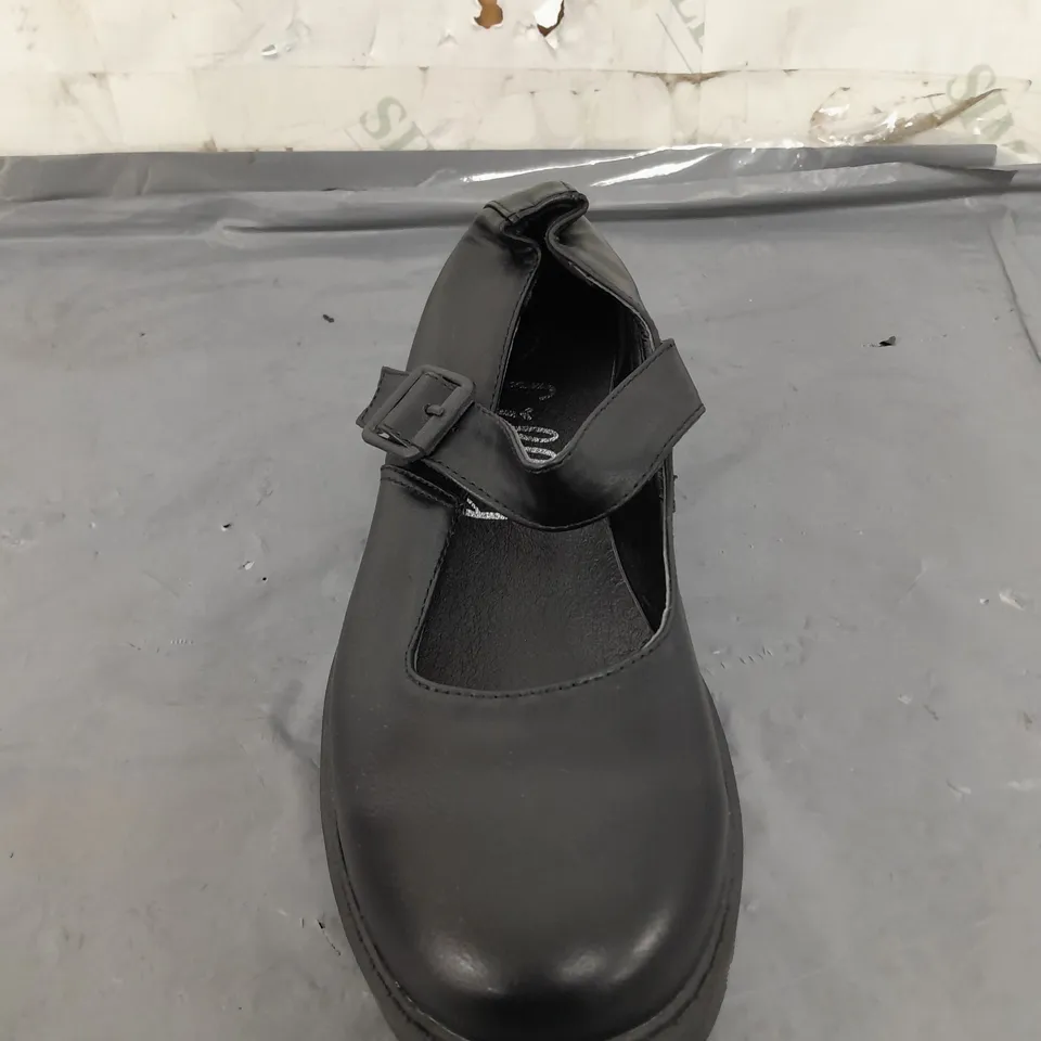 APPROXIMATELY 10 PAIRS OF LILLEY'S BLACK BUCKLE OPEN TOP SHOES IN SIZE 2
