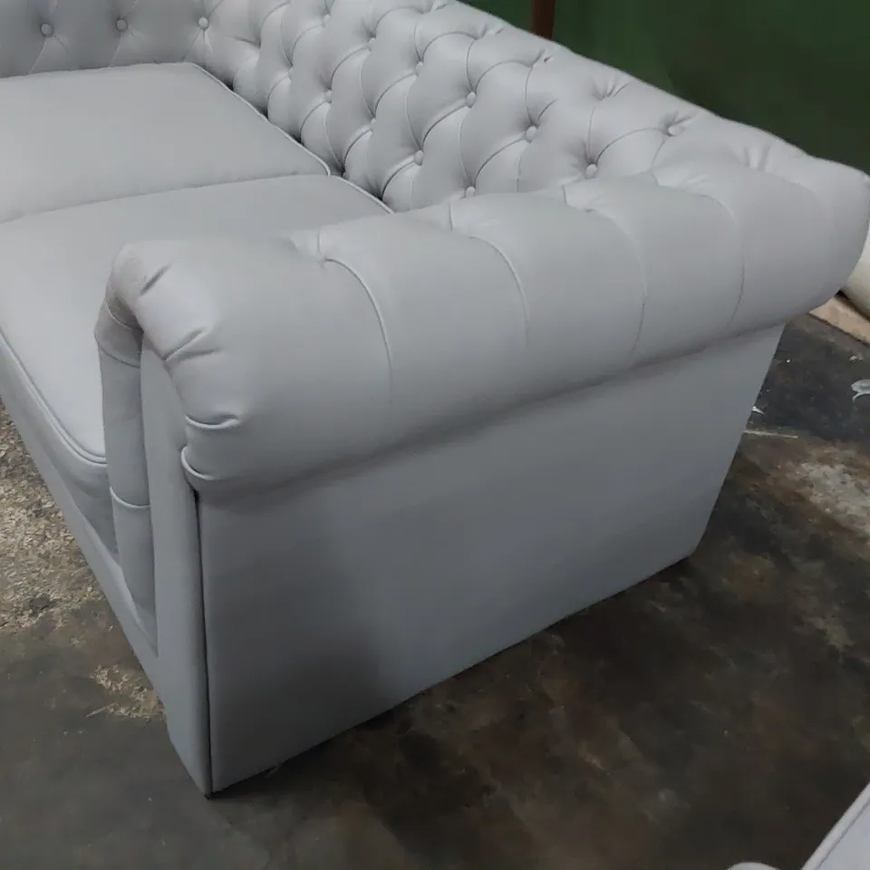 DESIGNER CHESTERFIELD TWO SEATER SOFA LIGHT GREY LEATHER 