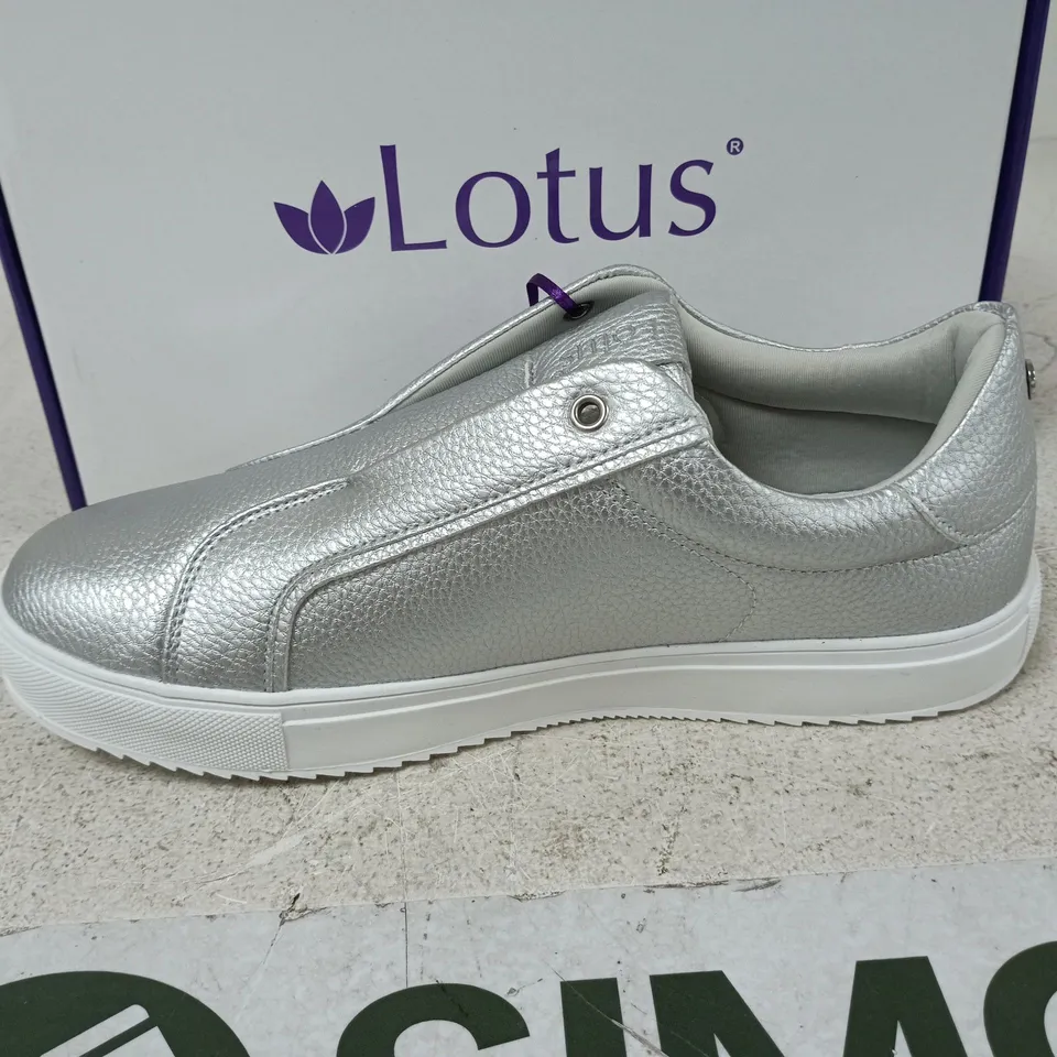 BOXED PAIR OF LOTUS LEON SHOES IN SILVER - EU 40