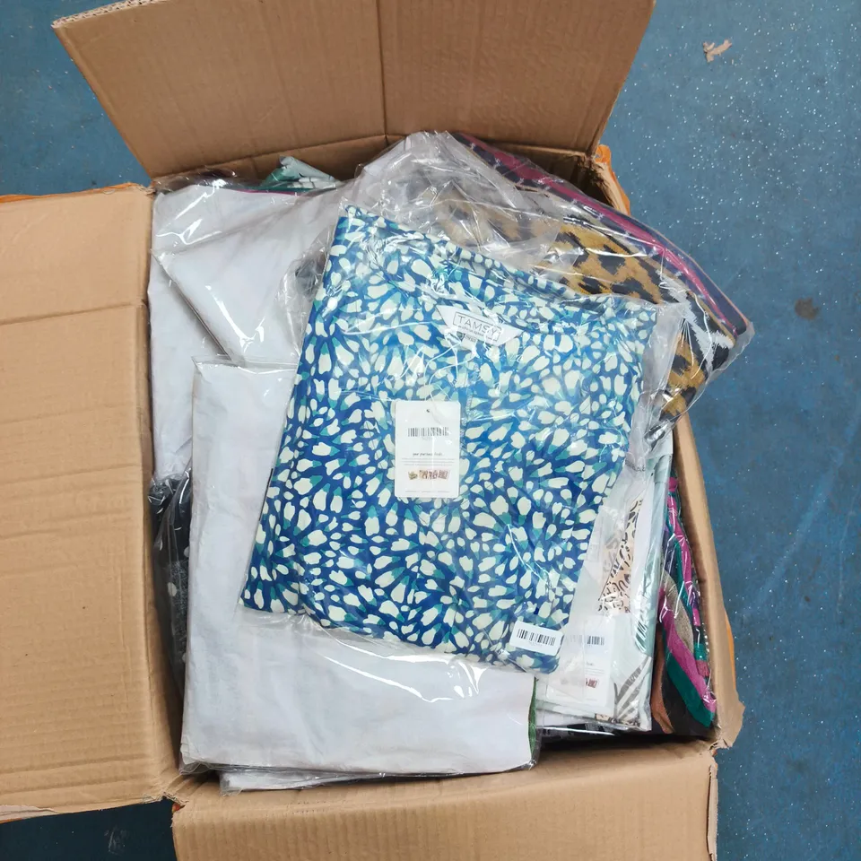 BOX OF APPROXIMATELY 50 ASSORTED CLOTHING ITEMS TO INCLUDE: TAMSY BLOUSE