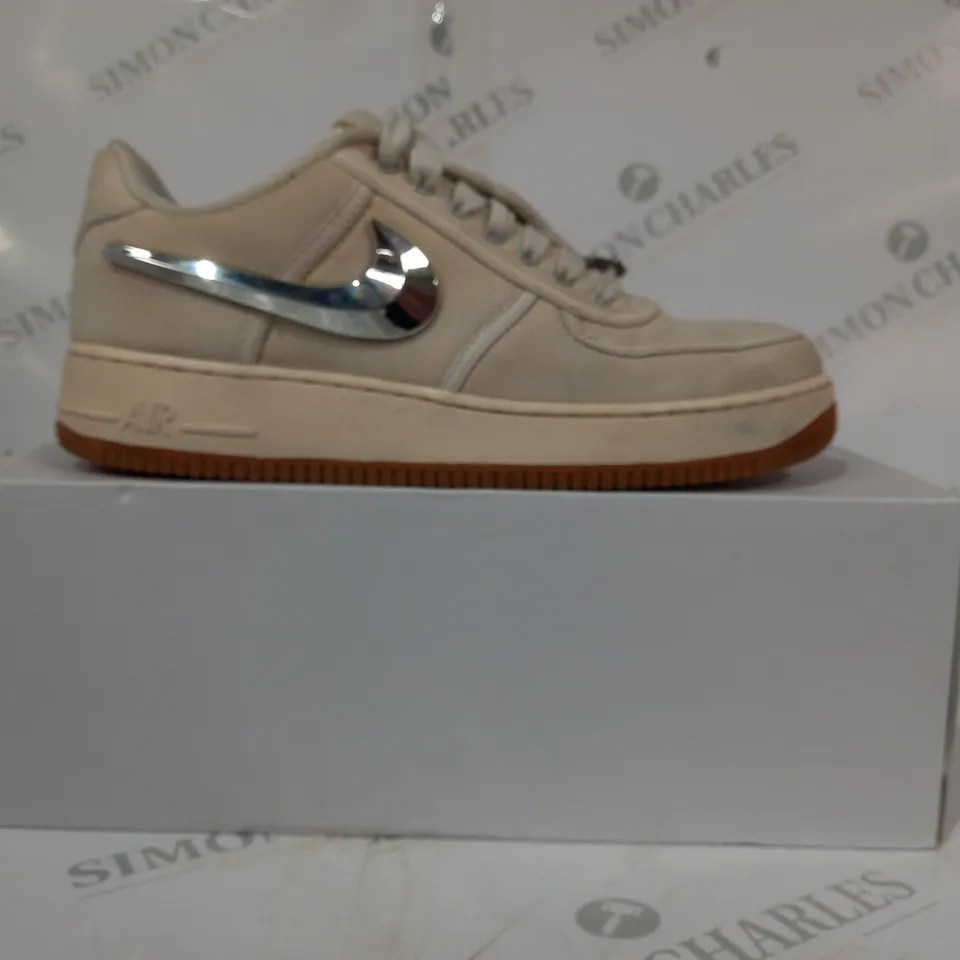 BOXED PAIR OF NIKE AIR FORCE 1 LOW TRAVIS SCOTT SHOES IN BEIGE UK SIZE 8.5