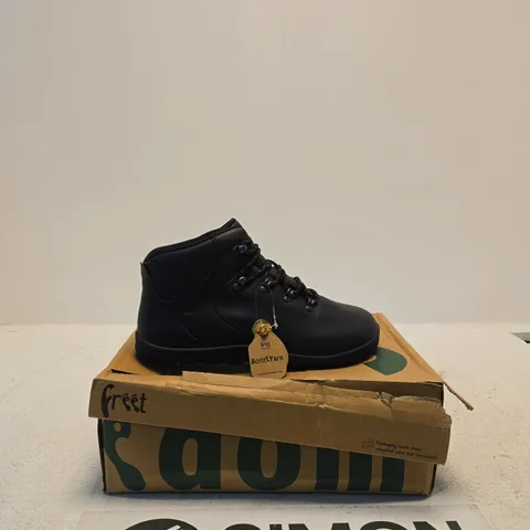 FREET MUDEE 2 BLACK BOOTS – UK 10 / EU 45