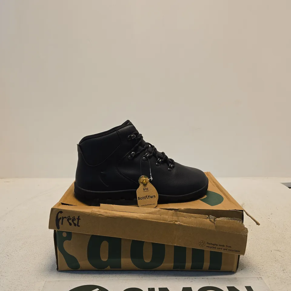 FREET MUDEE 2 BLACK BOOTS – UK 10 / EU 45