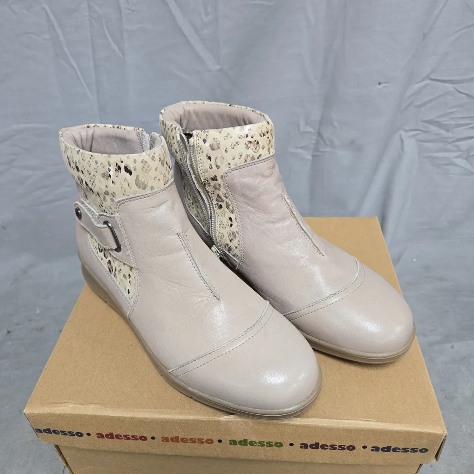 ADESSO WOMEN'S BEIGE LEATHER ANKLE BOOT – SPECKLED COLLAR, SIDE ZIP SIZE 39 BOXED