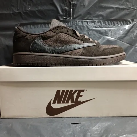 BOXED PAIR OF NIKE AIR JORDAN 1 RETRO LOW TRAVIS SCOTT TRAINERS IN BROWN SIZE UK 9
