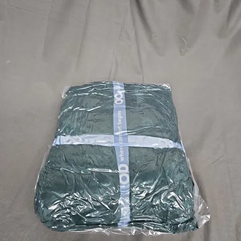 SEALED OODIE HOODED OVERSIZED BLANKET - GREEN