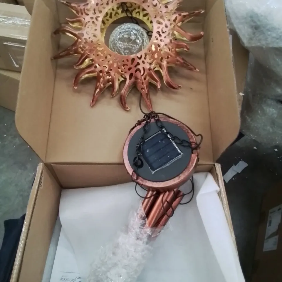 BOXED SOLAR POWERED SUN WITH CHIMES