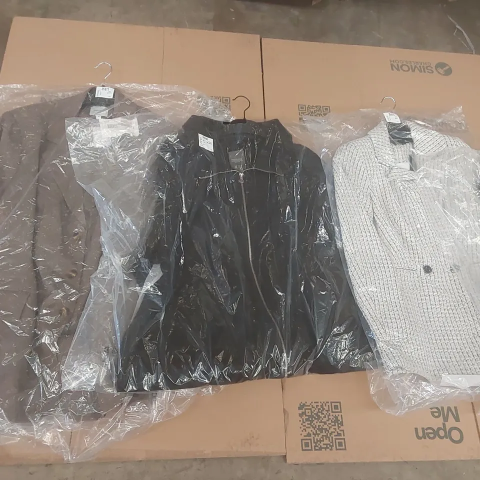 PALLET CONTAINING APPROXIMATELY 150x BRAND NEW JD WILLIAMS AND SIMPLY BE JACKETS/BLAZERS ECT