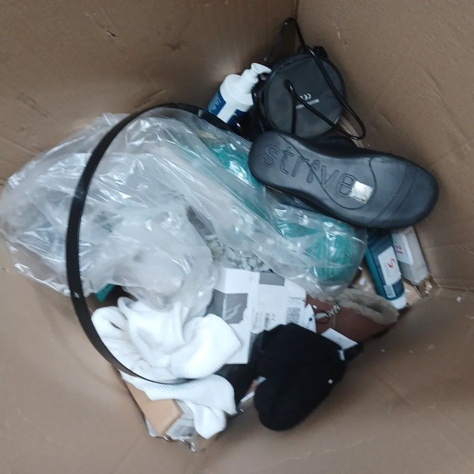 APPROXIMATELY 12 ASSORTED ITEMS TO INCLUDE BABYLISS AIR WAND FLY AWAY TAMER, KERAPLEX HAIR REPAIR MASK, POINTED TOE SHOES, ETC - COLLECTION ONLY