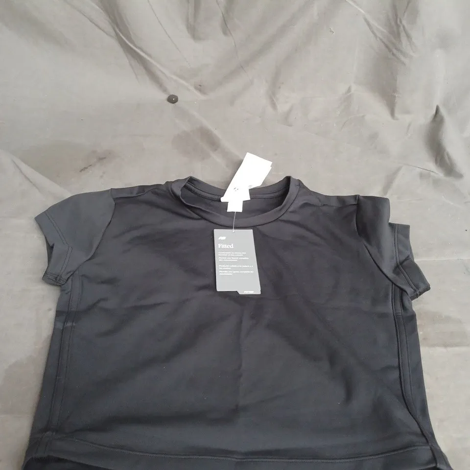 NEW BALANCE FITTED CROP TOP SIZE M