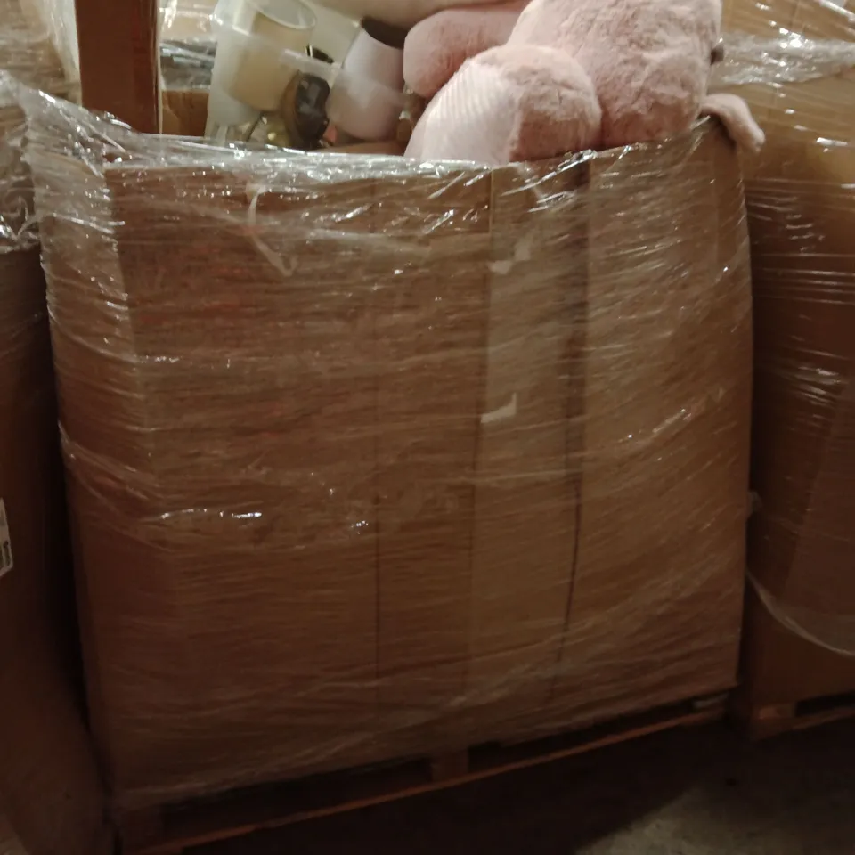 PALLET OF ASSORTED HOUSEHOLD GOODS AND PRODUCTS TO INCLUDE;TEDDY'S,LAMPSHADES,CUSHIONS, CURTAINS,MIRROR, ETC