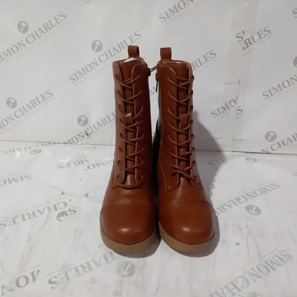 LIGHT BROWN LACE UP BOOT SIZE 3