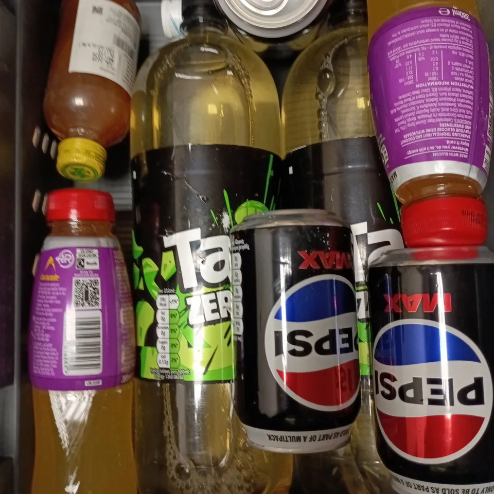 APPROXIMATELY 8 ASSORTED DRINKING PRODUCTS TO INCLUDE PEPSI MAX, TANGO, LUCOZADE ETC