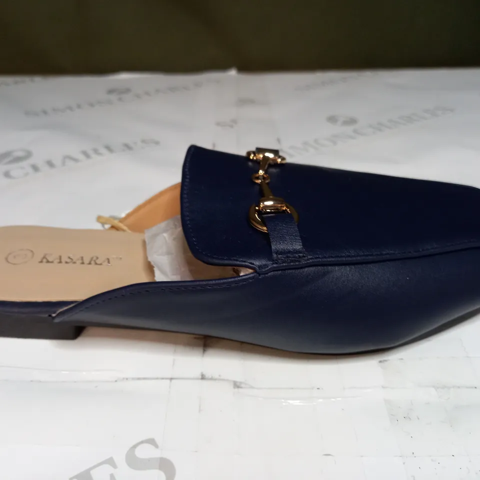PAIR OF KASARA BAR MULE SLIP-ON SHOES IN NAVY SIZE 3
