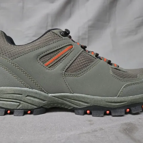 BOXED PAIR OF MOUNTAIN WAREHOUSE MCLEOD WIDE-FIT OUTDOOR WALKING SHOES IN KHAKI UK SIZE 10