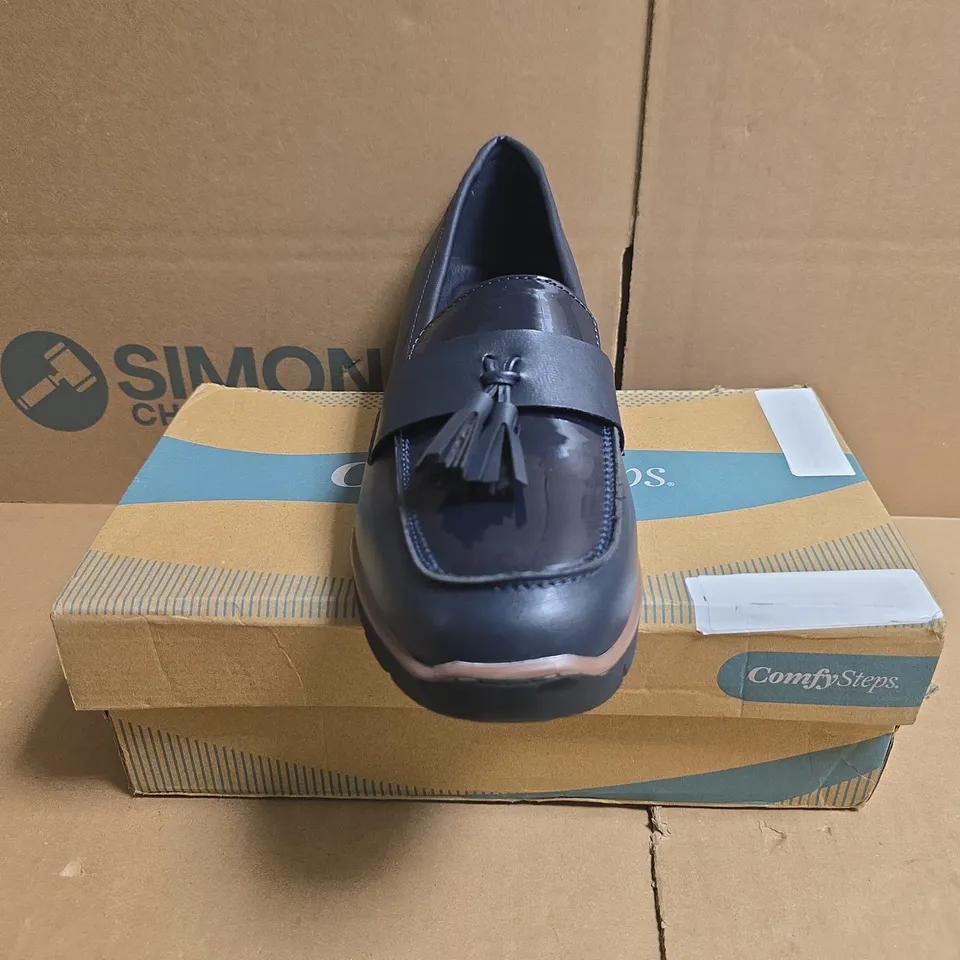 BOXED PAIR OF COMFY STEPS WEDGE LOAFERS IN NAVY SIZE 8