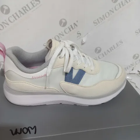 BOXED PAIR OF VIONIC DESIGNER TRAINERS - WHITE - UK SIZE 5