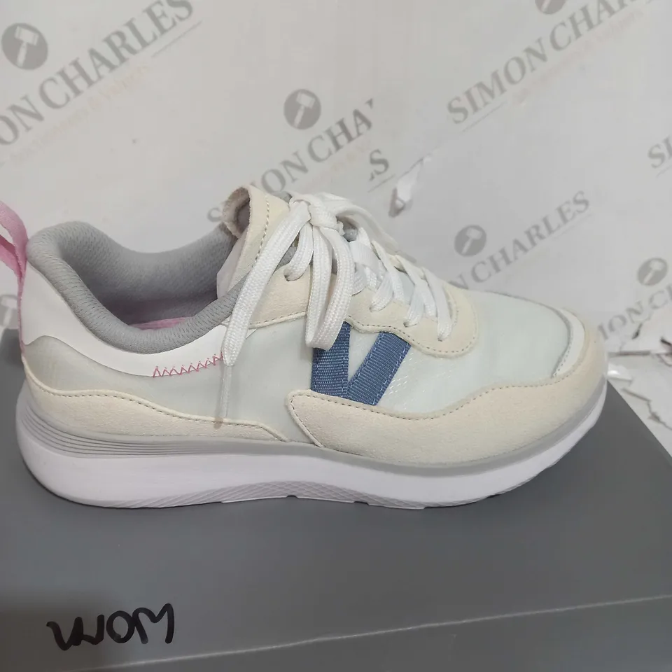 BOXED PAIR OF VIONIC DESIGNER TRAINERS - WHITE - UK SIZE 5