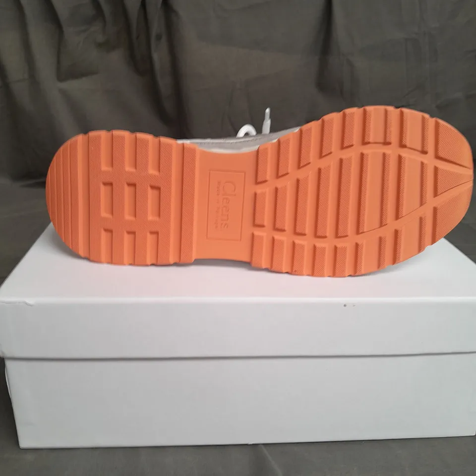 BOXED PAIR OF CLEENS ESSENTIAL RUNNER SIZE 10