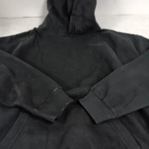 APPROX 8 ASSORTED CLOTHING ITEMS TO INCLUDE JUMPERS, JACKETS AND HI-VISIBLITY WEAR, ETC 