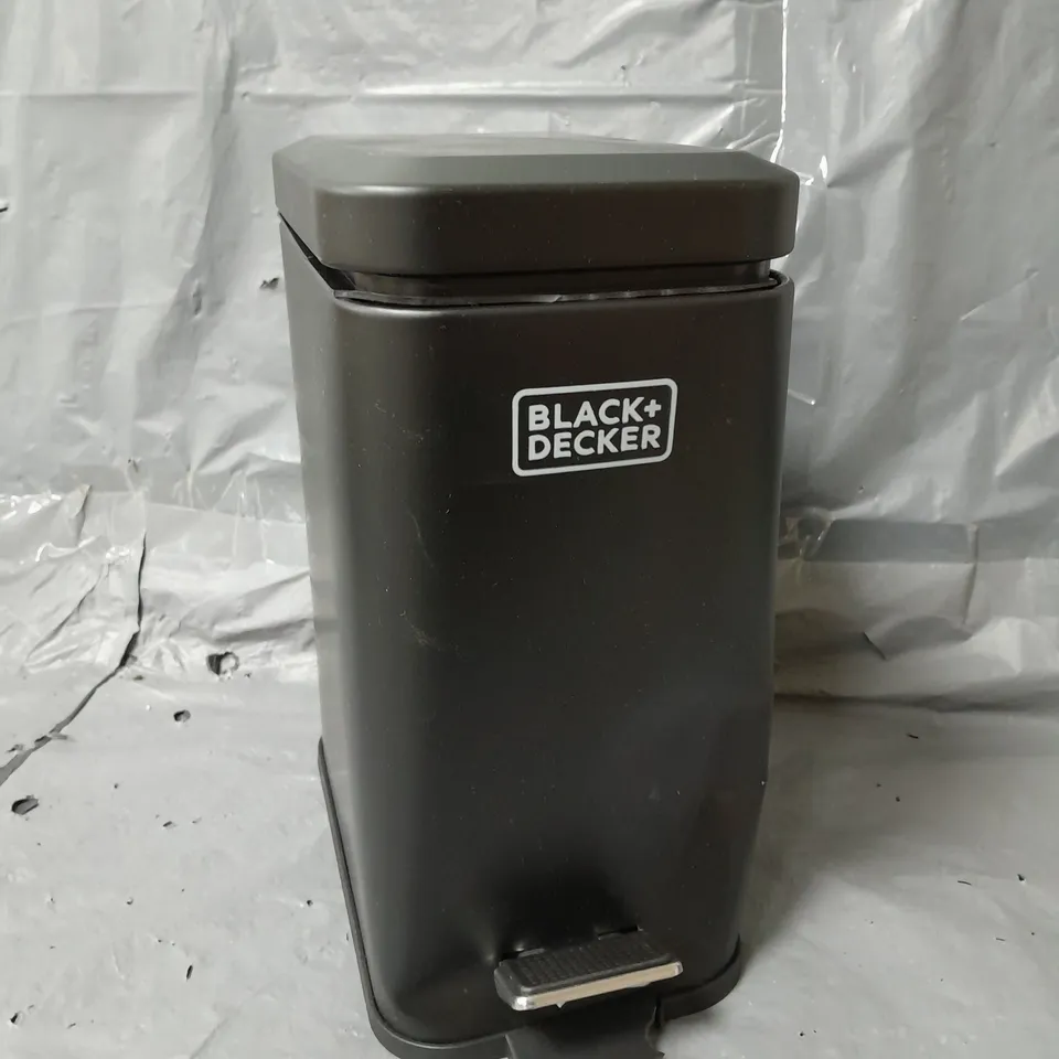 BLACK & DECKER 5L SLIMLINE SOFT CLOSE PEDAL BIN