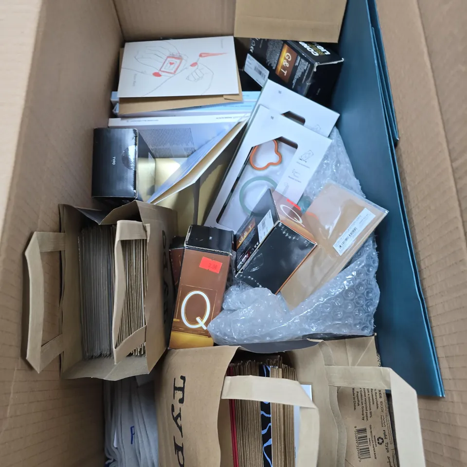 BOX OF APPROX 20 ASSORTED ITEMS TO INCLUDE CARDS , LED LIGHTS