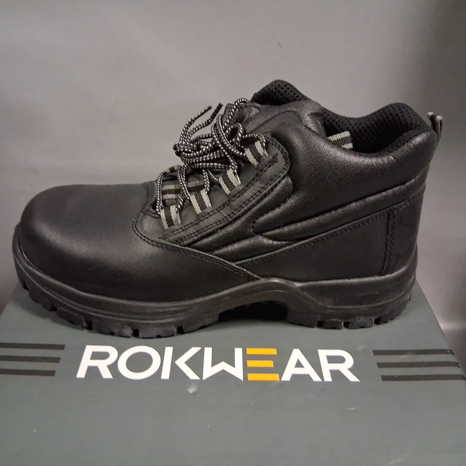 BOXED ROKWEAR GABBRO TREKKA BOOT SIZE 9