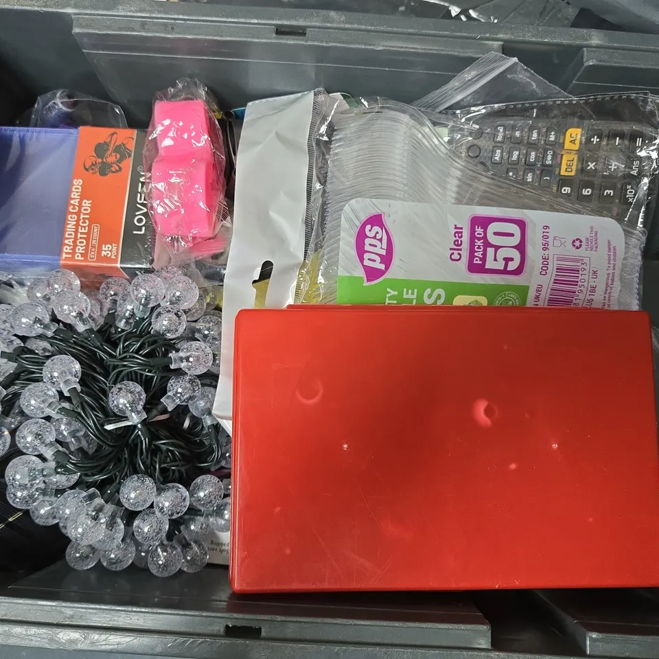 APPROXIMATELY 15 ASSORTED HOUSEHOLD ITEMS TO INCLUDE TRADING CARD PROTECTORS, STRING LIGHTS, PLASTIC FORKS, ETC