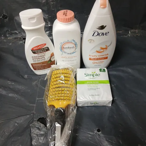 APPROXIMATEY 20 ASSORTED HEALTH AND BEAUTY PRODUCTS TO INCLUDE FEMFRESH POWDER, DOVE BODY WASH AND SIMPLE SOAP