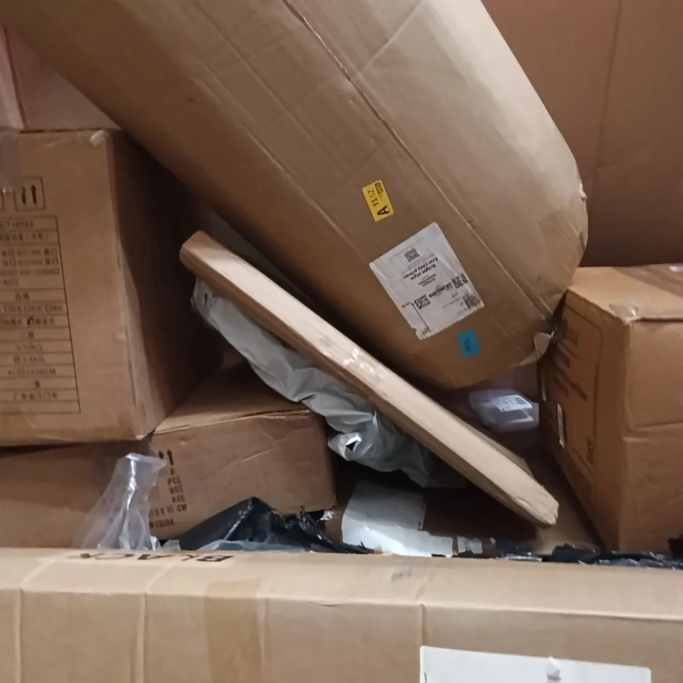 PALLET OF ASSORTED ITEMS INCLUDING - NIFELIZ SUPERCAR MODEL, WIND DEFLECTORS, NIGHT ROLLER BLIND
