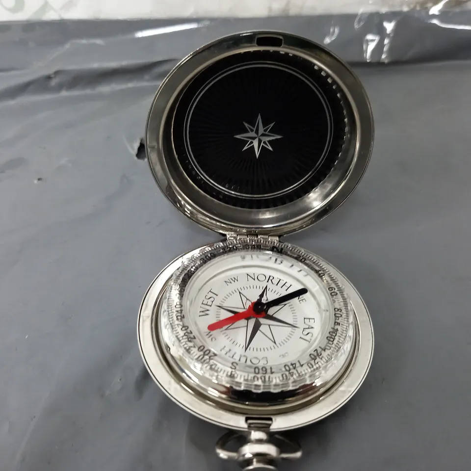 BOXED DALVEY THE CLASSIC COMPASS