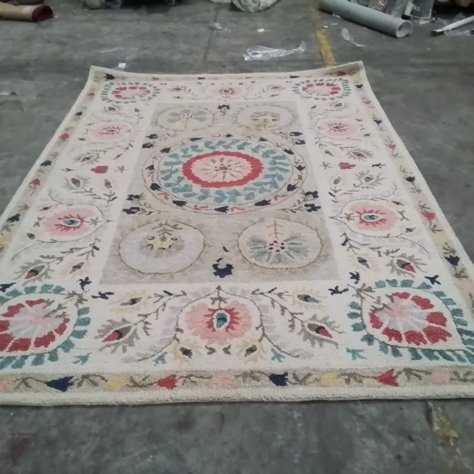 QUALITY DESIGNER AREA RUG - APPROXIMATELY 290X200