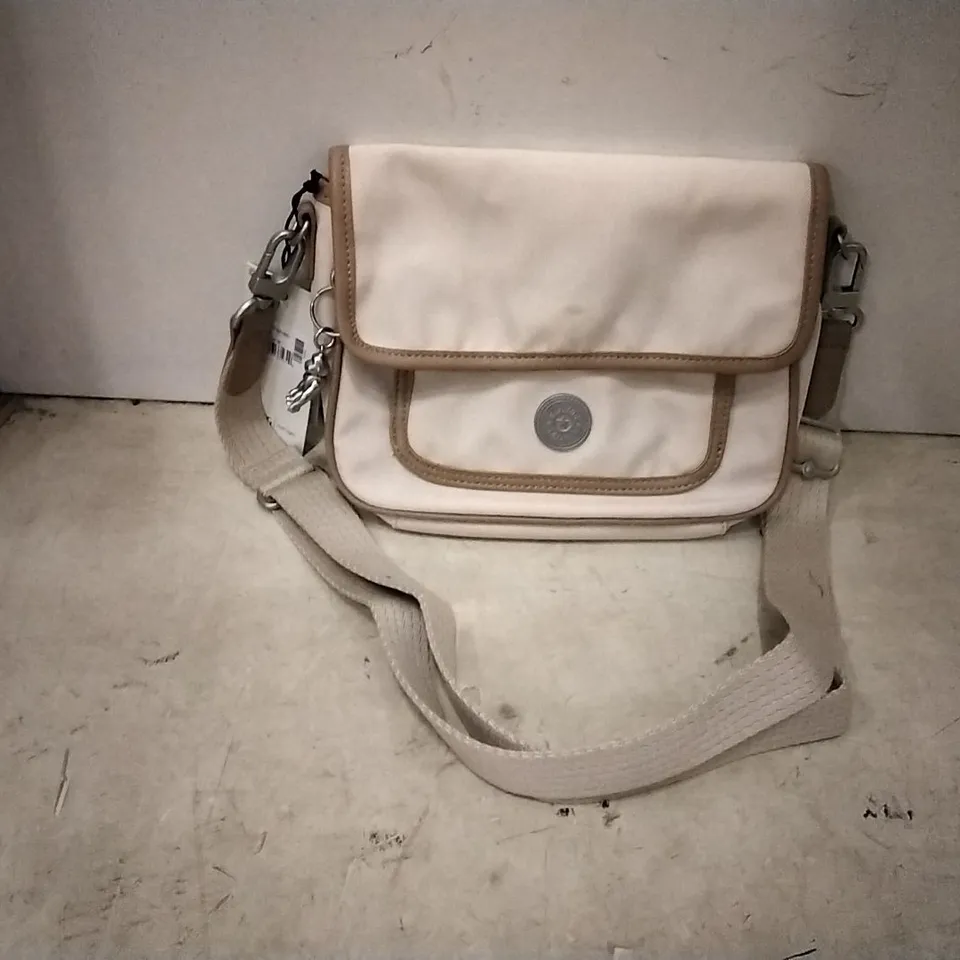 BOX CONTAINING WYNNE LAYERS MULTI PACK TOPS , SIZE XL , TAUPE AND NAVY BLUE , 7 PCS AND 8 KILLING BAGS