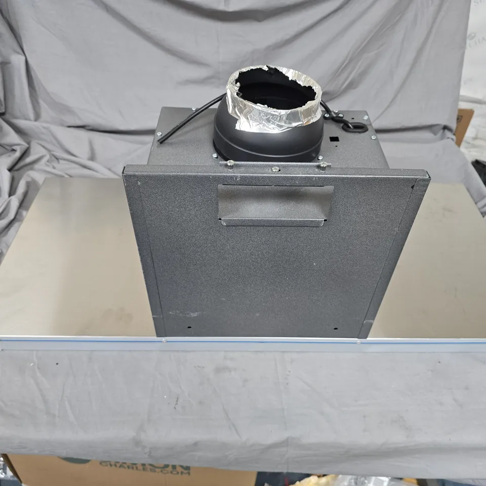 STAINLESS STEEL KITCHEN EXTRACTOR HOOD WITH 3 FRONT FILTERS