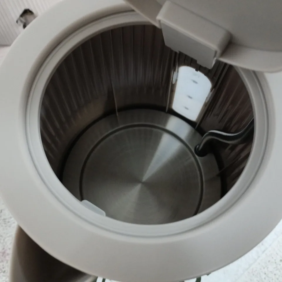 Russell Hobbs Brontë Kettle – Matte Finish