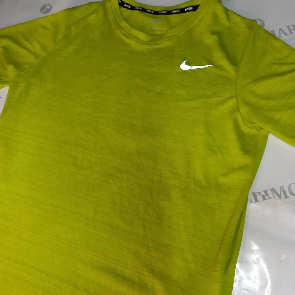 NIKE CASUAL RUNNING T-SHIRT SIZE L