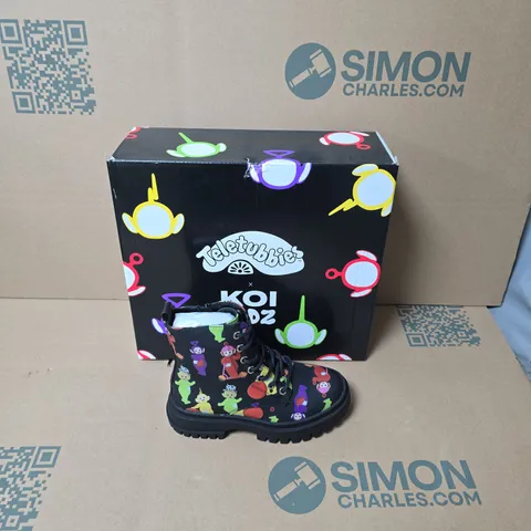 BOXED KOI KIDZ TELETUBBIES SUPERDOME KIDZ BOOTS BLACK SIZE UK 11