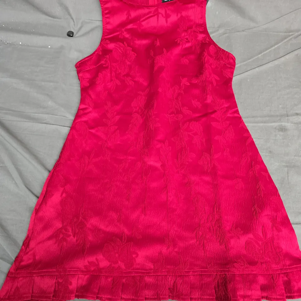 MOTEL SATIN JACQUARD MINI DRESS – RED, SIZE L