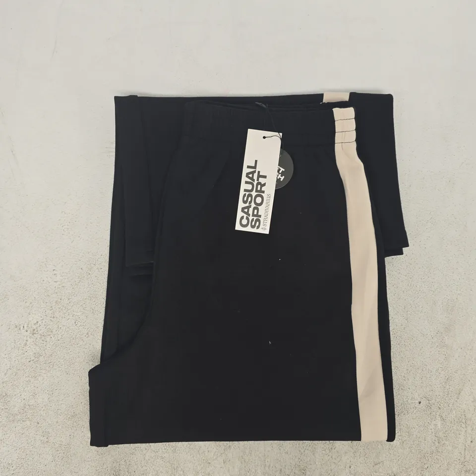 STRADIVARIUS CASUAL SPORT SOFT TOUCH JOGGERS IN BLACK/CREAM SIZE LARGE