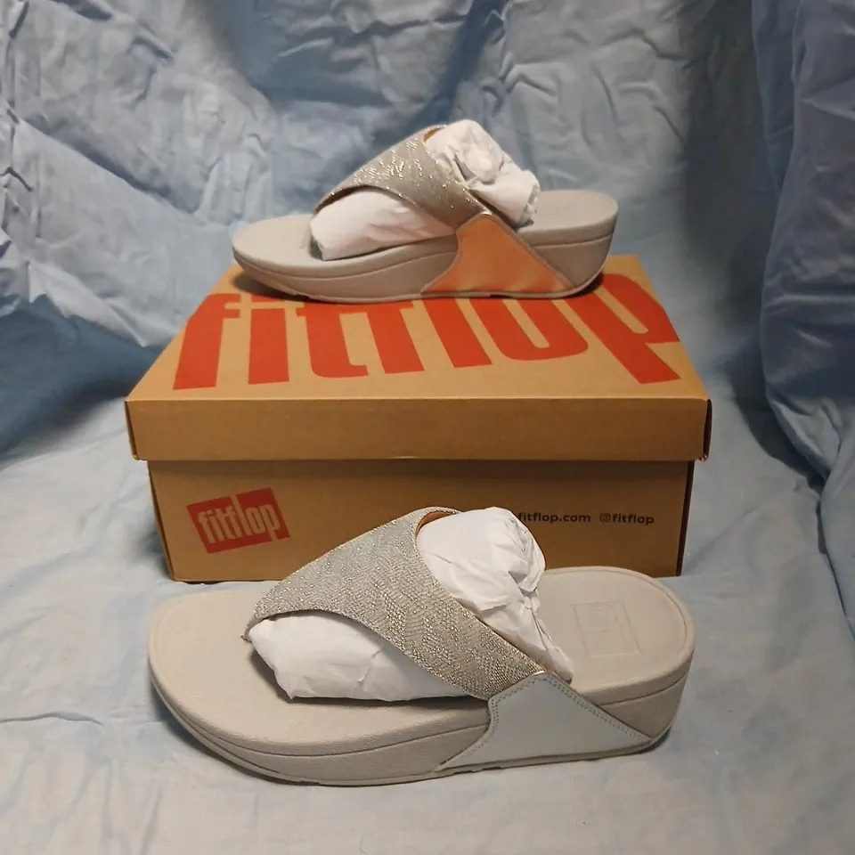 FITFLOP LULU GLITZ TOE-POST SANDALS – SILVER, UK 04 (US 06, EU 37)