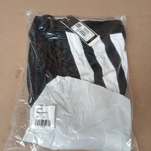 BAGGED ADIDAS FORTORE23 SHORTS IN BLACK - UK XL