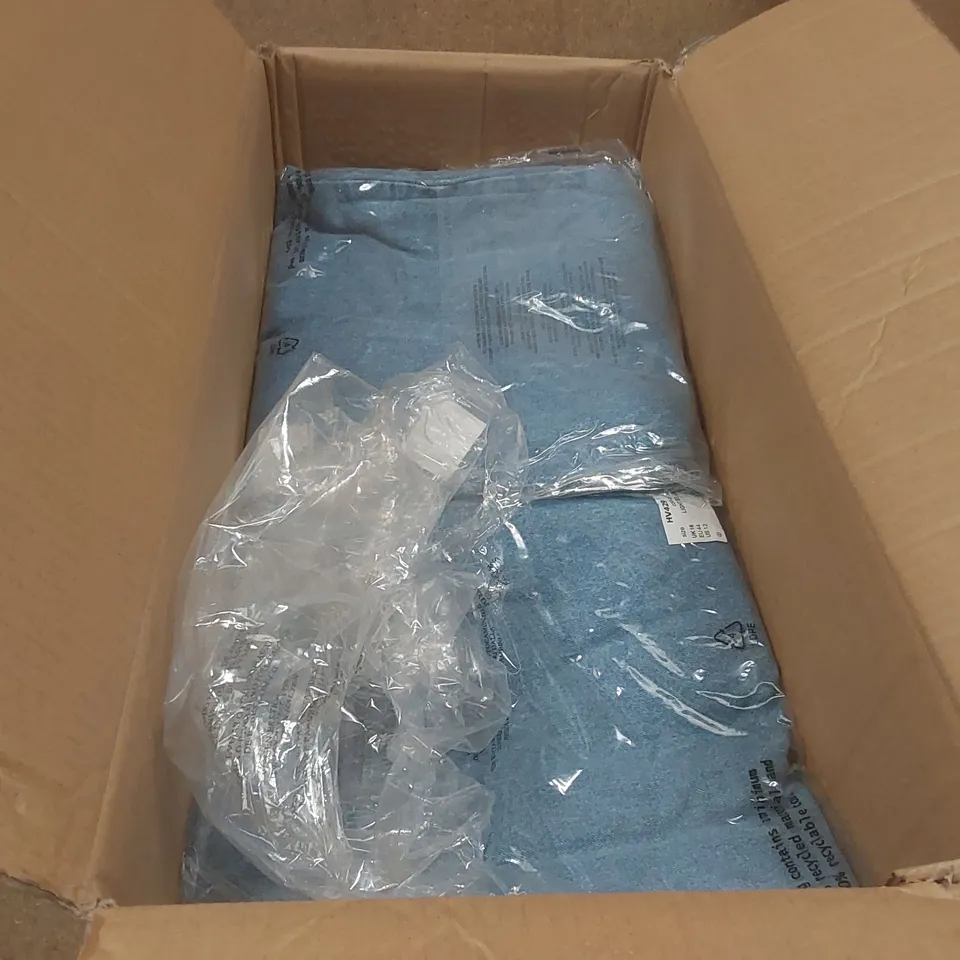 BOX CONTAINING APPROXIMATELY 12x BRAND NEW JD WILLIAMS LIGHT BLUE PLEAT JEANS - SIZE 16