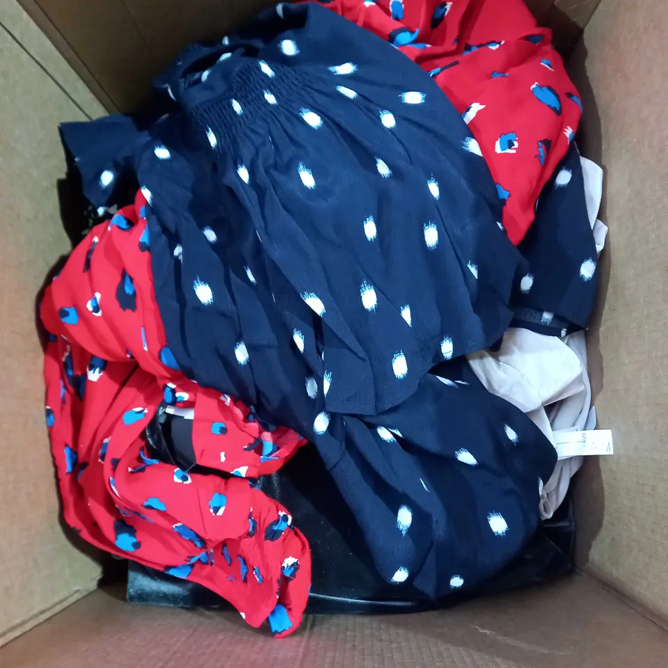 BOX OF APPROX 30 ASSORTED CLOTHING ITEMS TO INCLUDE - MONSOON - WYNNE LAYERS 