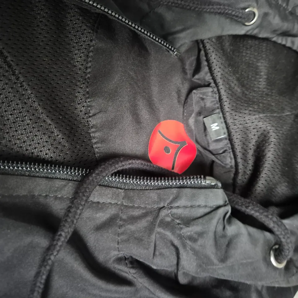 MEN'S BLACK HOODED WINDBREAKER JACKET (M) 