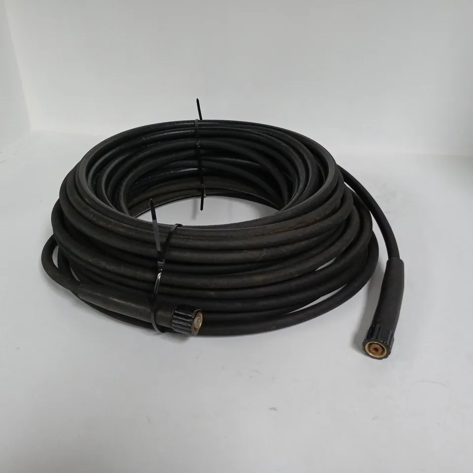 HIGH PRESSURE HOSE IN BLACK - SIZE UNSPECIFIED