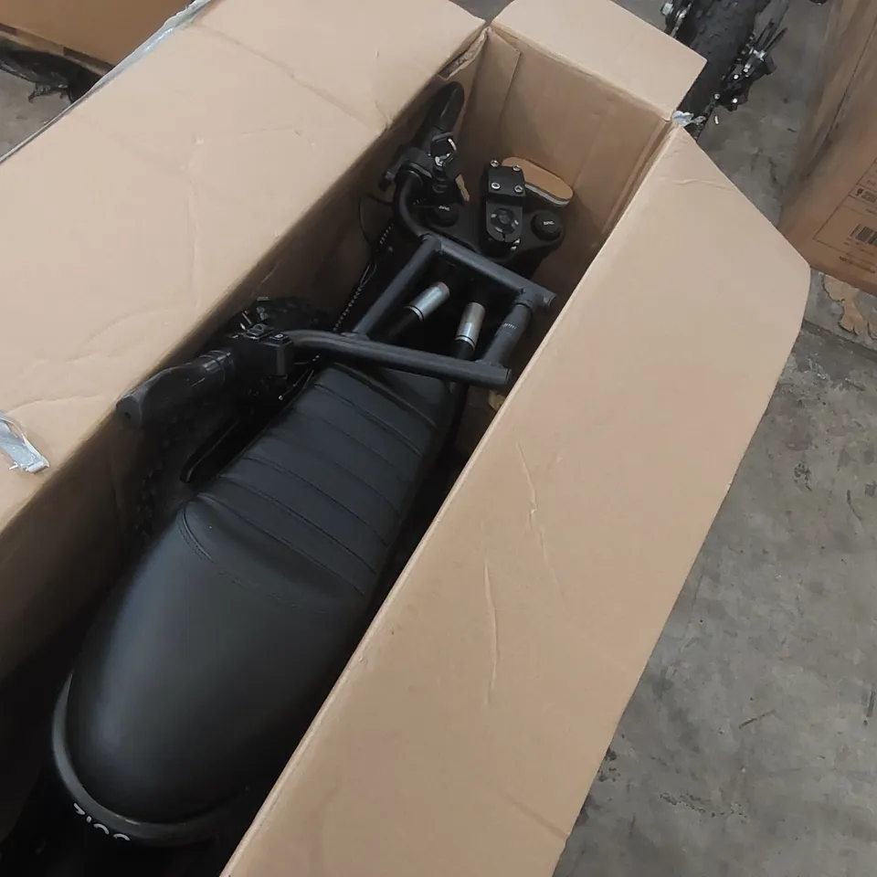 BOXED ZINC SPRINTER SEATED ELECTRIC SCOOTER (1 BOX)