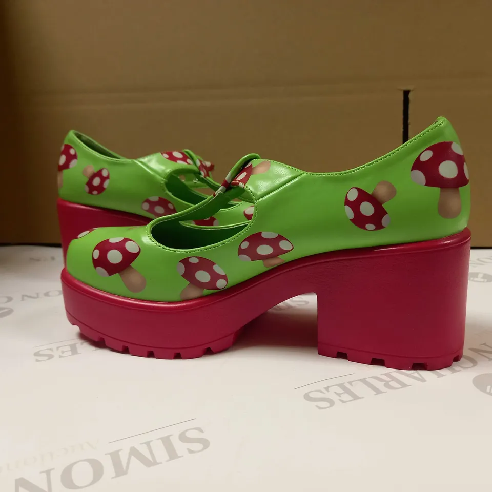 KOI VIBRANT GREEN/RED MUSHROOM STATEMENT PLATFORM VEGAN SHOES - SIZE 4