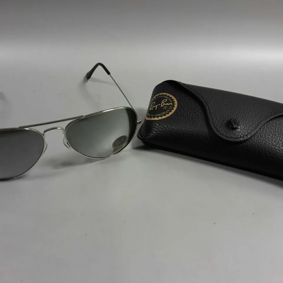 BOXED RAY-BAN G-15 LENS AVIATOR SUNGLASSES