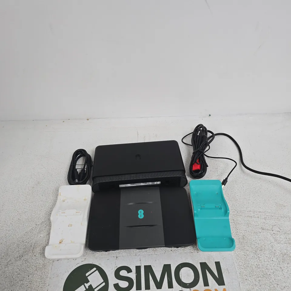 TOTE OF APPROXIMATELY 10 ASSORTED ITEMS INCLUDING PAX L920 BM CHARGIN DEVICE, AN EE SMART HUB AND A HDMI CABLE